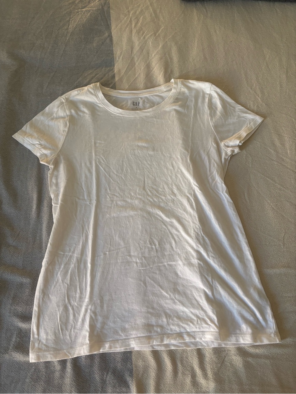 GAP White Short Sleeve Crewneck Tee